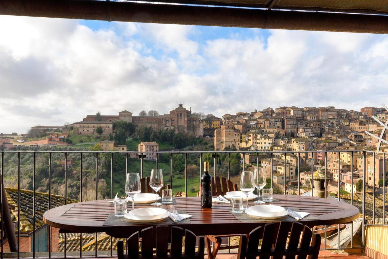 סיינה Appartamento Panoramico San Martino 12 מראה חיצוני תמונה