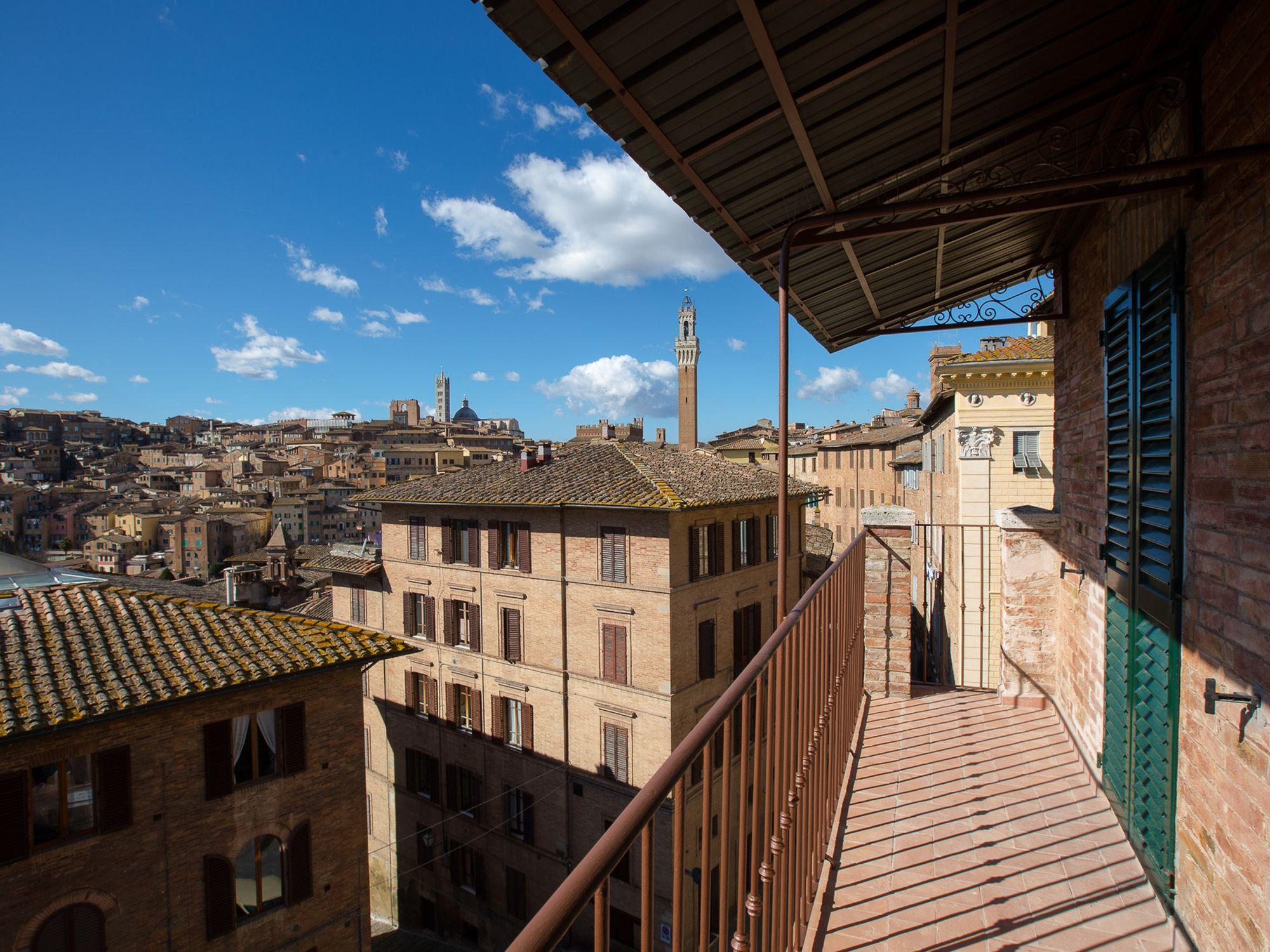 סיינה Appartamento Panoramico San Martino 12 מראה חיצוני תמונה
